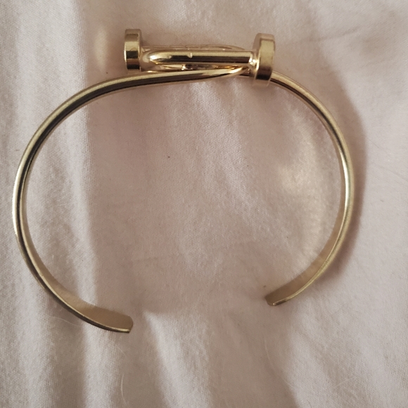 New Twisted Nail Head Gold Cuff Bracelet. - Picture 8 of 15